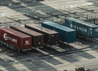 The-Advantages-of-Using-Storage-Trailer-Containers-on-digitaldistributionhub